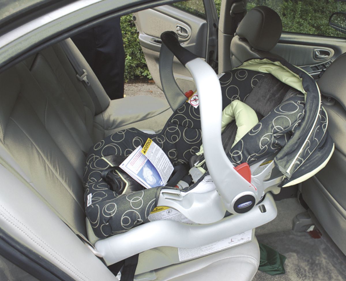 Ovetto neonato in auto: consigli d'acquisto e normativa